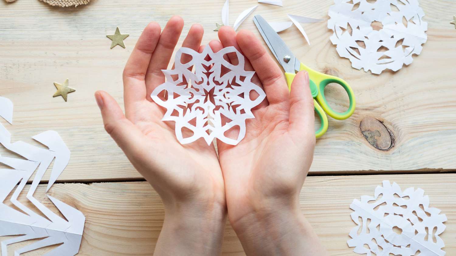 how-to-make-paper-snowflakes